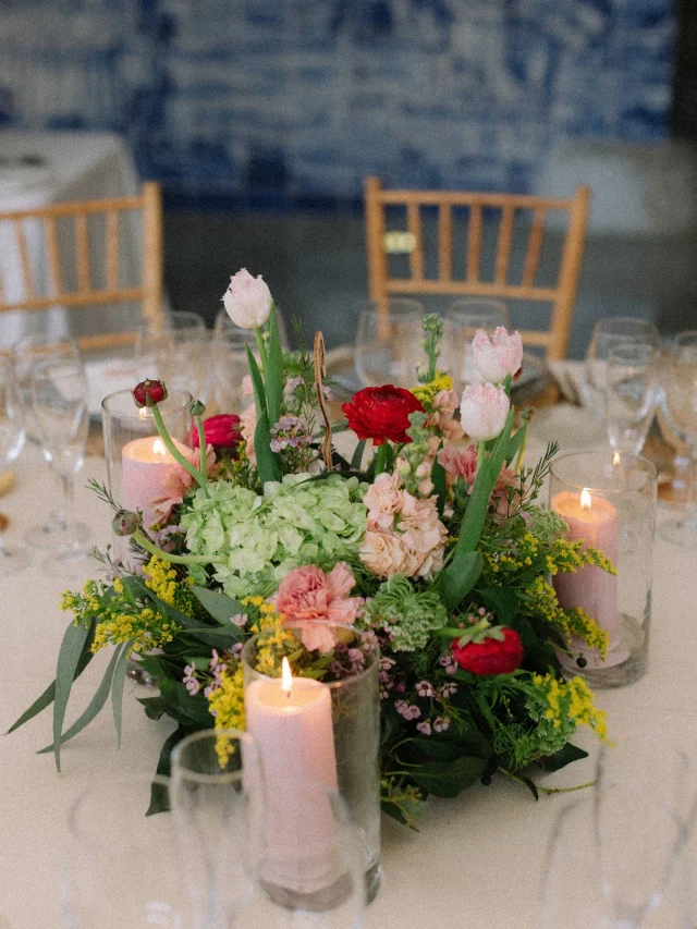 Mesas con color y vida! 
@masdealzedo 
.
.
.
.
.
#mesasdeboda#weddingtable#weddıngflowers#spainweddingphotographer