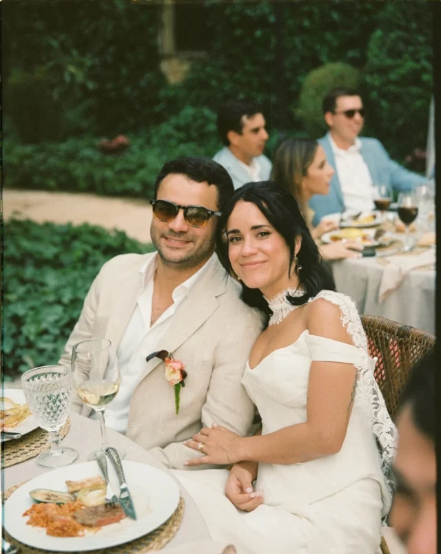 Junio irrumpió con toda la belleza de la boda de @beaeugenia y @juanchitorres
Aquí algunas de las fotos analógicas de su día .
Fotografía: @gloriabyler
Lugar: monasteriodelupiana
Cátering: @artigotcatering
Wedding planner: @bamboleoweddings
MUAH: @cristinagarmenia
Decoración: @18petalos
VIolinista: @missviolina_agency
Sonido y DJ:@partysonaudiovisuales
Ceremonia: @anasanchezceremonias