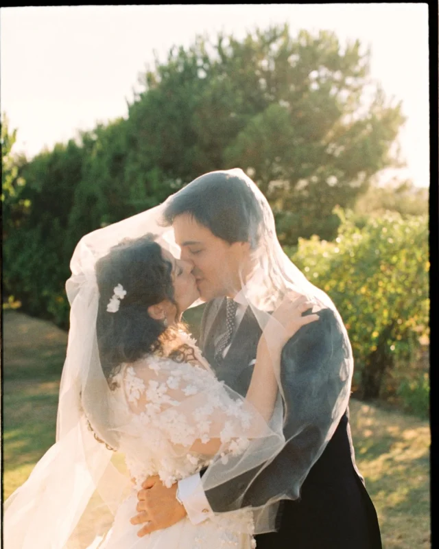 Marta y Ricardo
Scan & Develop: @malvarrosa_filmlab 
Venue:@aalcachucho
Dress: @valenzuelaatelier
Catering: @laurelcatering
Shoes: @uniqshoes
Hair: @beise_ca
Flowers: @singular.flower
Suit: @tomblack_es
Video: @cinematempofilms